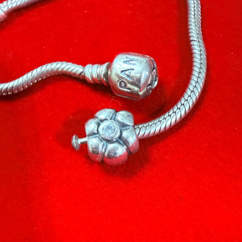 Pandora Camelia Flower Charm 🌸 - Picture 3 of 3